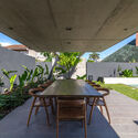 Machado House / BTE-ARQ - Interior Photography, Dining room, Concrete, Courtyard