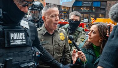 Chicago journalists want judge who issued injunction to hear state's new lawsuit over federal agent use of force