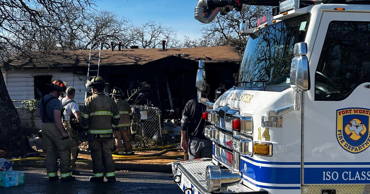 Woman dies, 3 dogs killed in Fort Worth house fire on New Year's Eve, authorities say