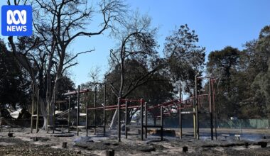 Victorian fires live updates: Twelve major fires still burning as number of buildings destroyed climbs