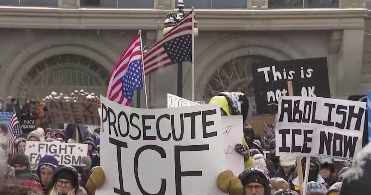Chicagoans protest ICE despite snow and cold after Minneapolis shooting