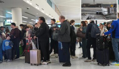 Snowy weather causes hundreds of cancellations, delays at NYC area airports