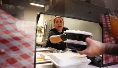 After Maduro capture, Chicago-area Venezuelans face a hard choice