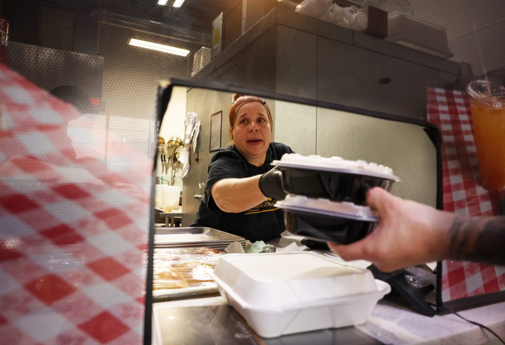 After Maduro capture, Chicago-area Venezuelans face a hard choice