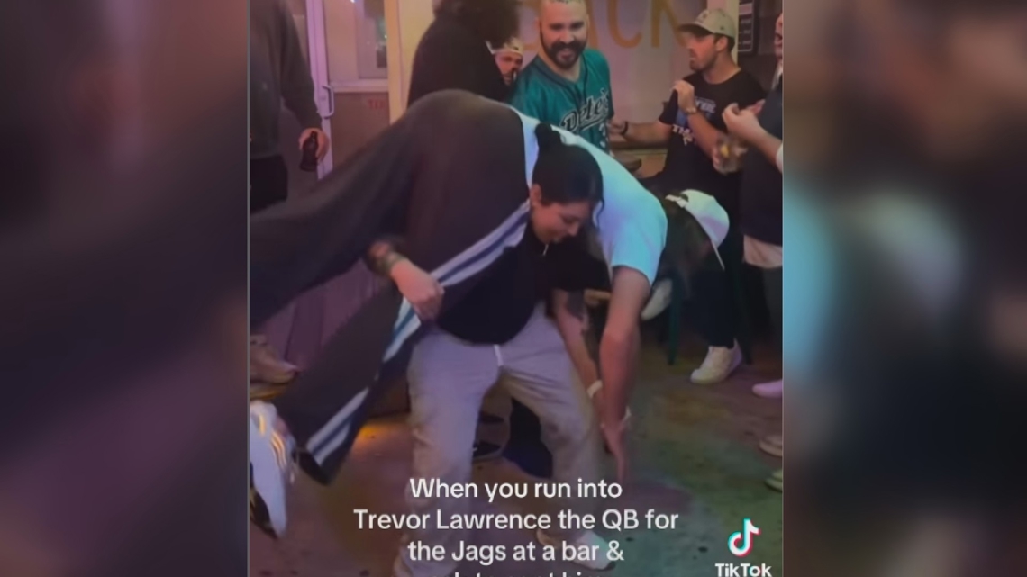 5'5" Jacksonville woman squats Trevor Lawrence at bar ahead of playoffs