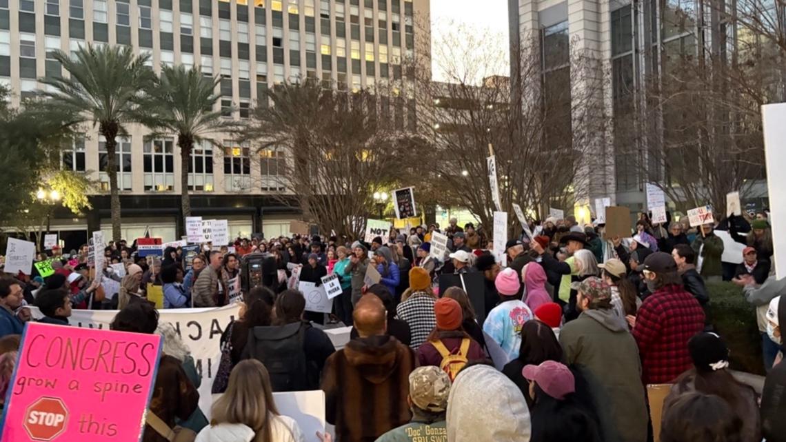 Hundreds in Jacksonville demand justice for Alex Pretti, protest federal agents' actions