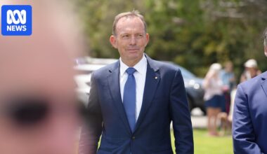 Tony Abbott intervenes in Liberal leadership battle calling on right to unite to oust Sussan Ley