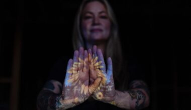 Amid wildfire grief, an LA-area resident sowed sunflowers and hope where her home once stood :: WRAL.com