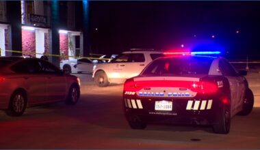 1 person killed during attempted robbery near downtown Dallas, officials say