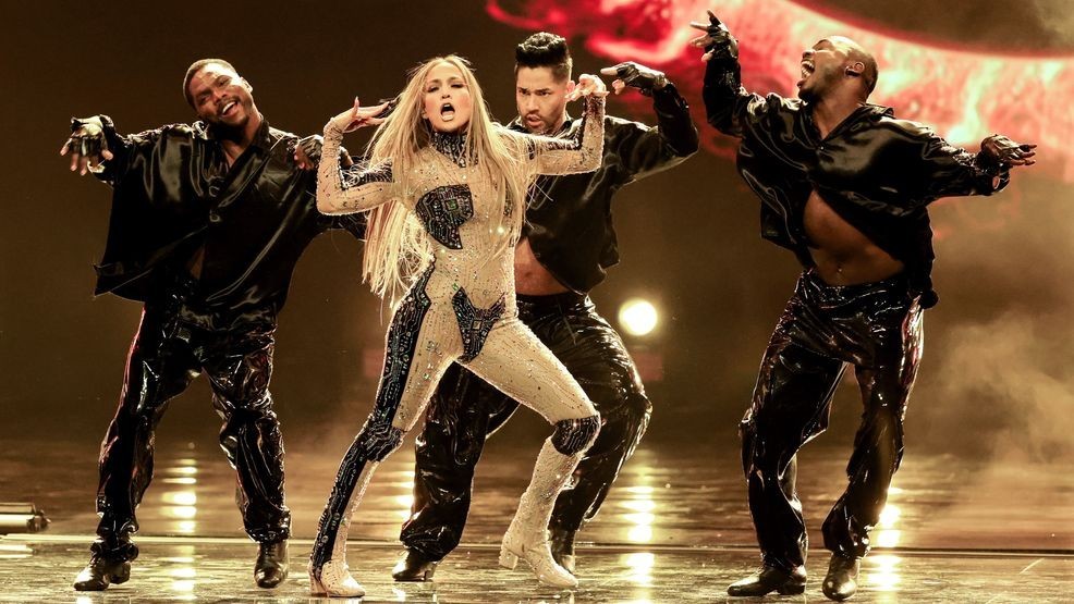 LAS VEGAS, NEVADA - MAY 26: (EDITORIAL USE ONLY) Jennifer Lopez (2nd L) performs with dancers onstage during the 2025 American Music Awards at BleauLive Theater at Fontainebleau Las Vegas on May 26, 2025 in Las Vegas, Nevada. (Photo by Ethan Miller/Getty Images)