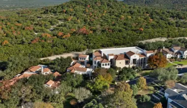 Scarface-worthy mansion going for $8 million in San Antonio's Dominion has indoor basketball court and sauna