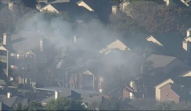 Crews respond to Dallas apartment fire