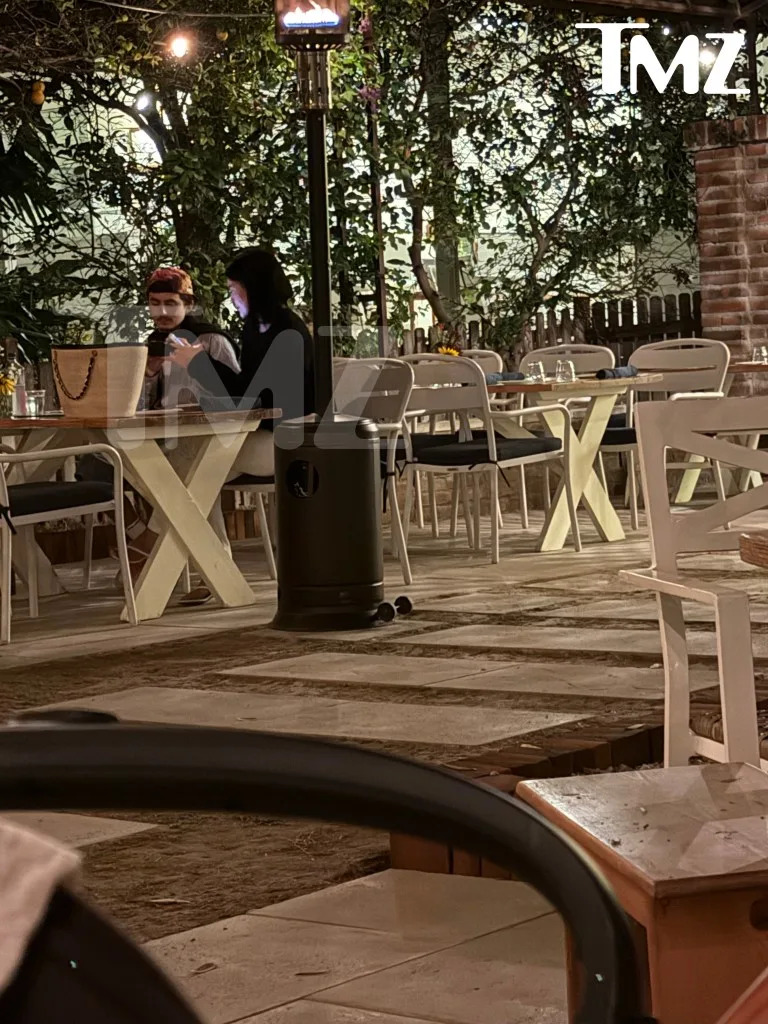 The pair had a romantic dinner date Thursday. TMZ