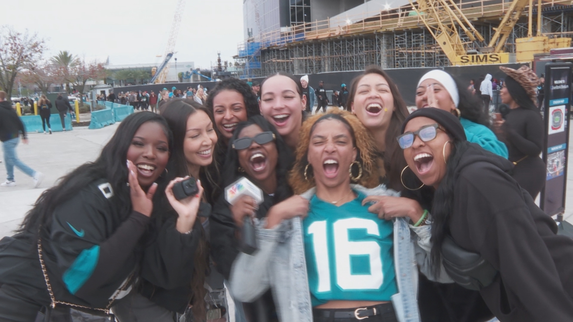 Chants of 'Duuuval' fill Downtown Jacksonville after Jaguars clinch division title