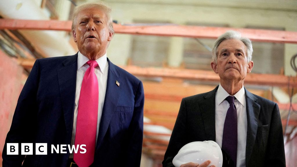 Trump faces extraordinary moment in spat with Fed chair Powell