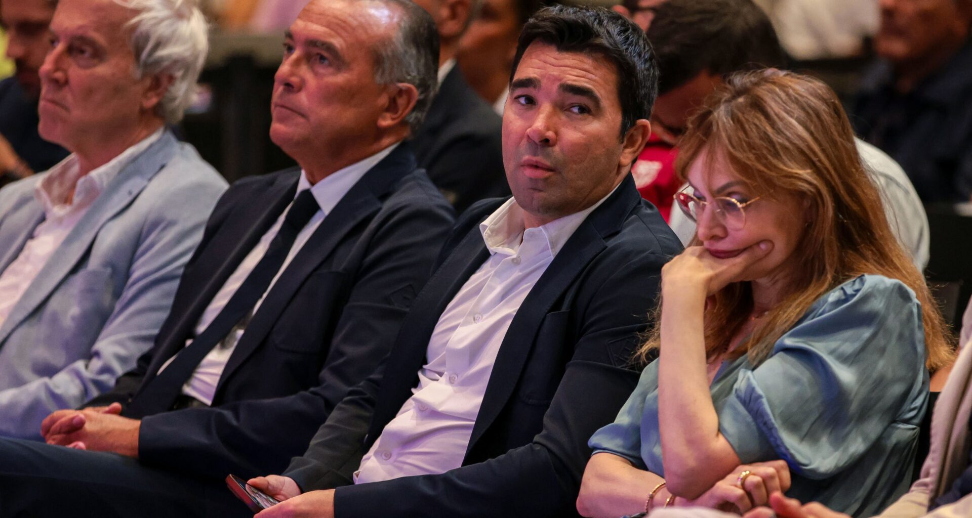 Barcelona beat Premier League clubs to signing of winger