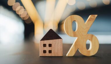 Mortgage rates fall to their lowest level in 2025