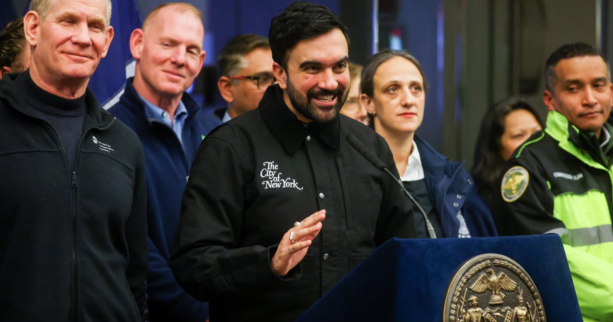 Video shows NYC Mayor Mamdani help dig a van out of the snow in Brooklyn