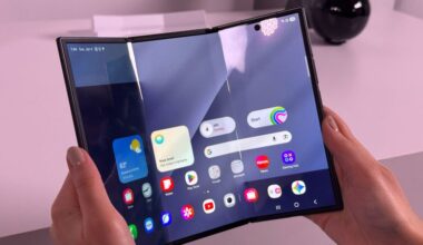 Samsung’s new phone looks straight out of science fiction. I got to try it