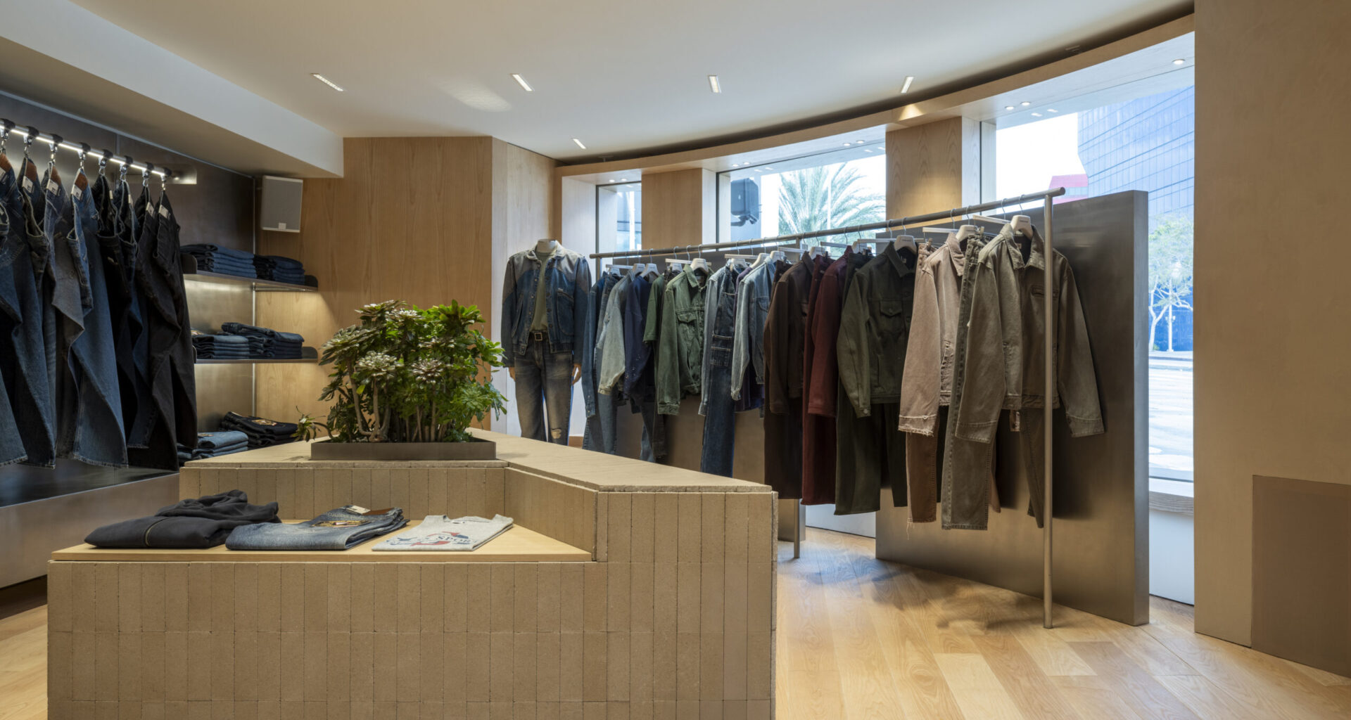 GUESS JEANS Returns to L.A. With New West Hollywood Store