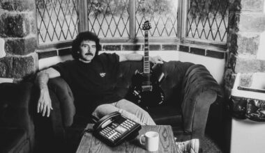 Tony Iommi relaxing at home in 1995