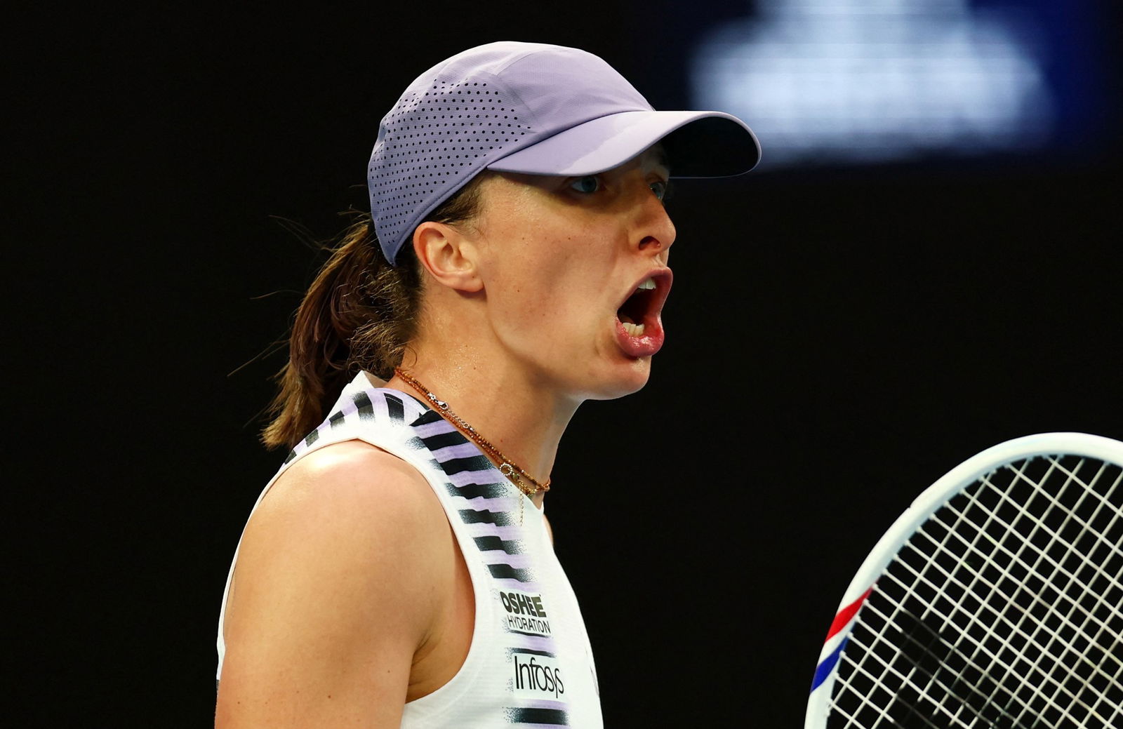 Iga Swiatek roars at the crowd