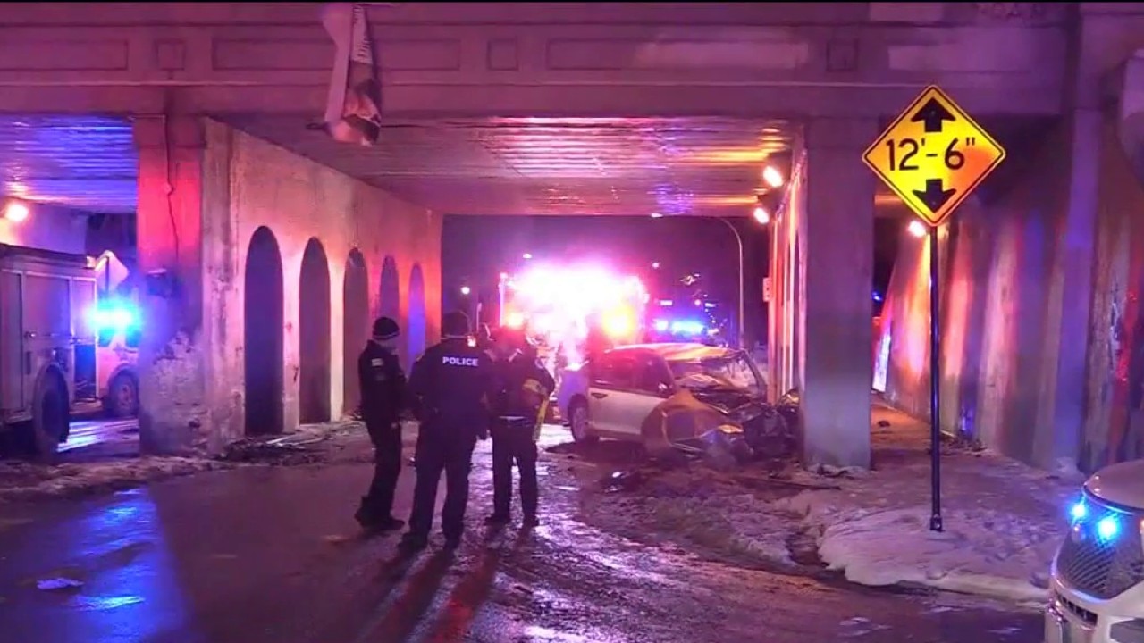 2 severely hurt after crashing stolen car on Chicago's SW Side