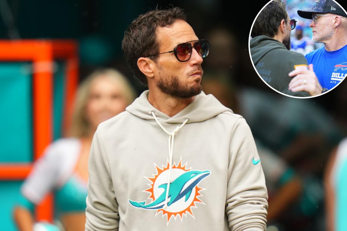 Mike McDaniel interviews for Bills’ head coaching spot after taking Chargers job