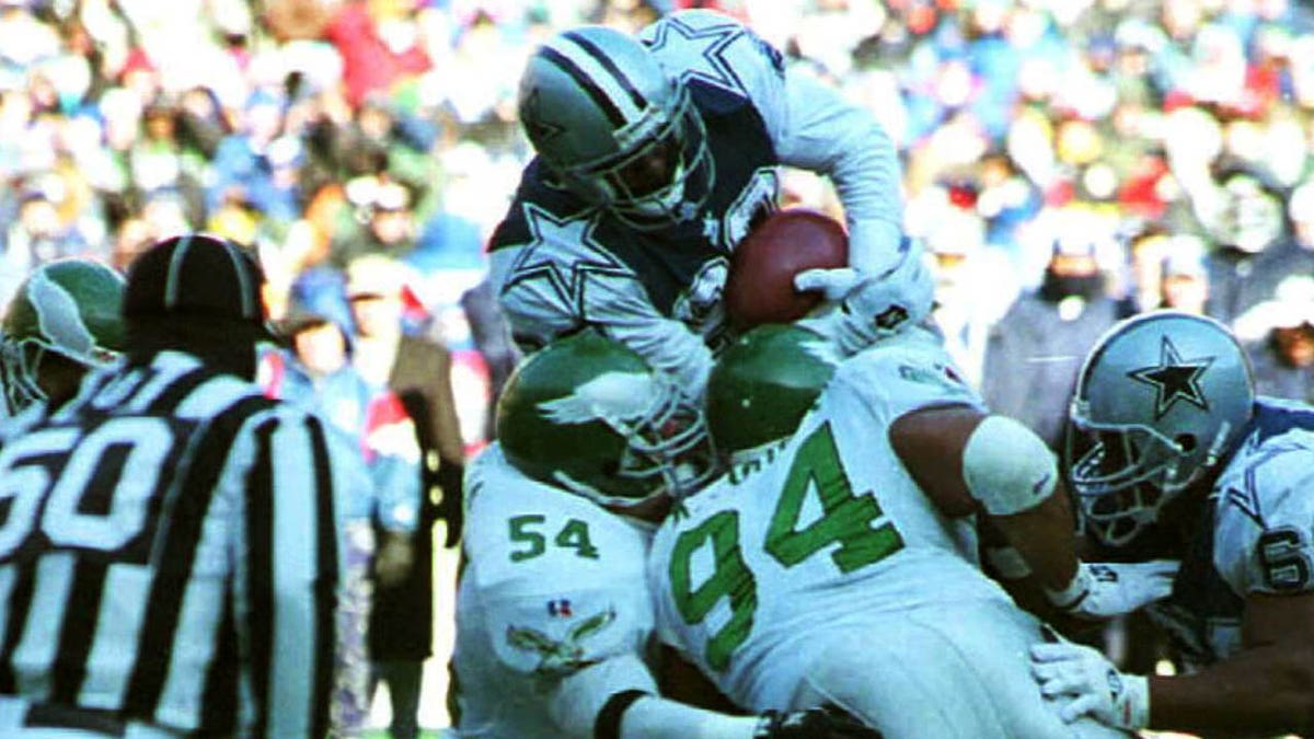 Kevin Johnson tackles Emmitt Smith