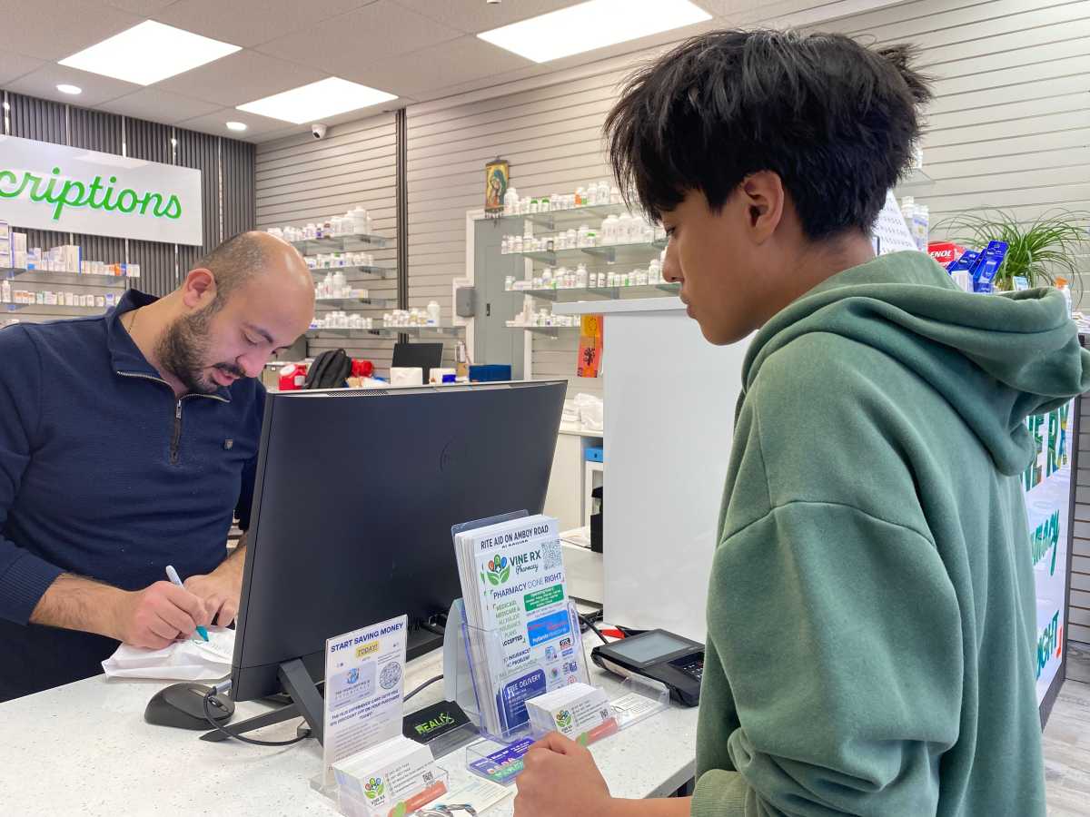 NYC sees resurgence of mom-and-pop pharmacies as chains close or shut locations
