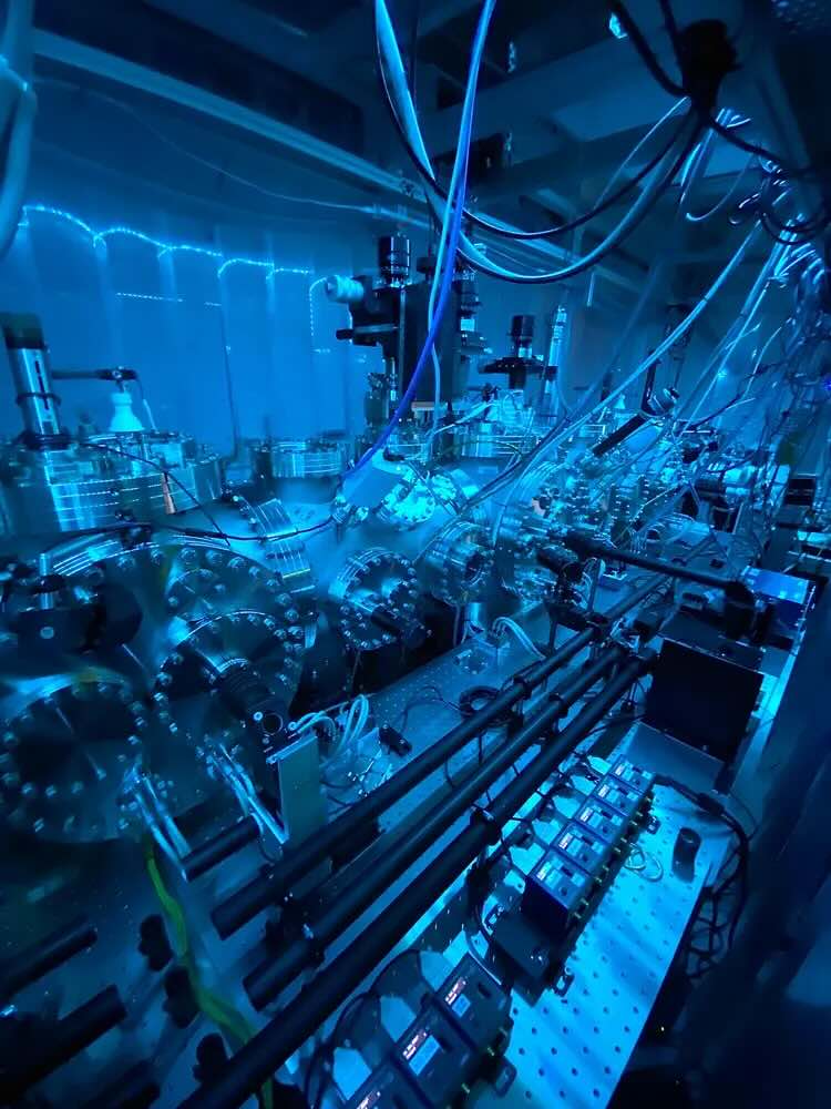 Strange Quantum Effects Persist in Surprisingly Large Particles, New Research Reveals