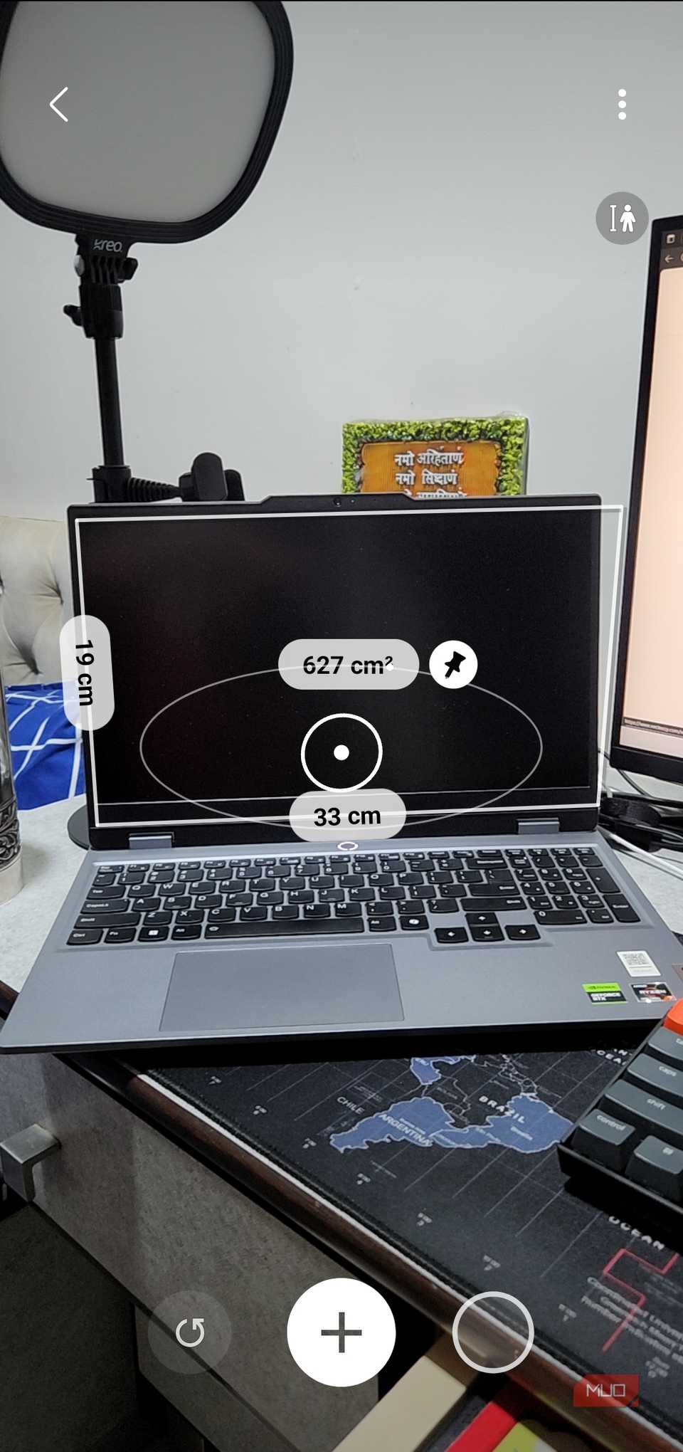 Quick Measure app showing laptop screen dimensions