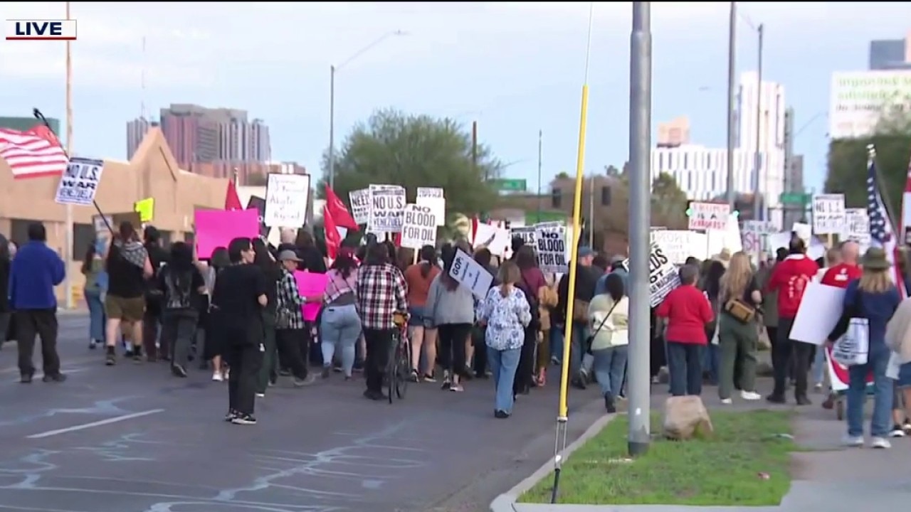 Phoenix protestors call for no war in Venezuela following President Maduro's capture