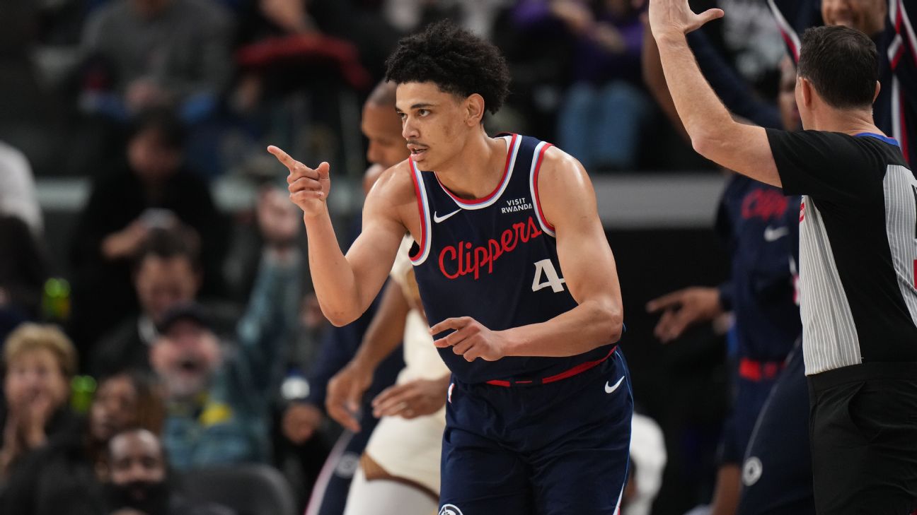 Clippers rookie Kobe Sanders steps in, scores career-high 20