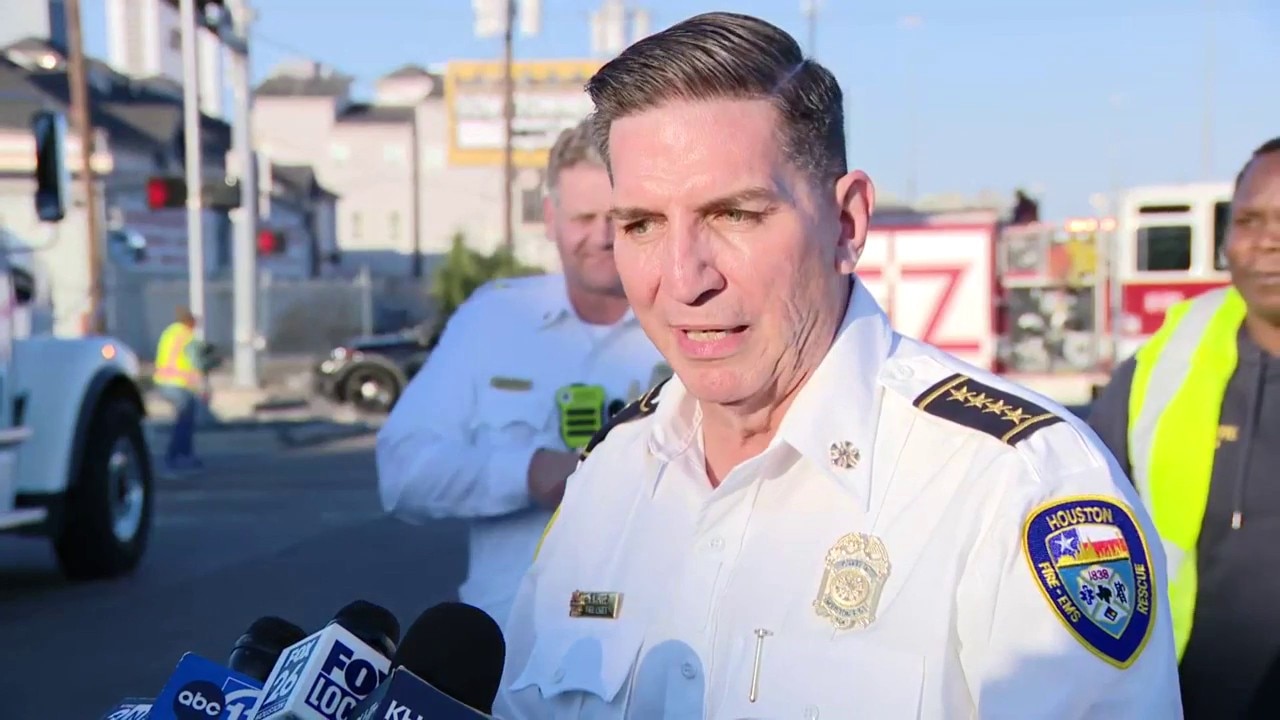 METRO bus falls from Houston overpass | Full press conference