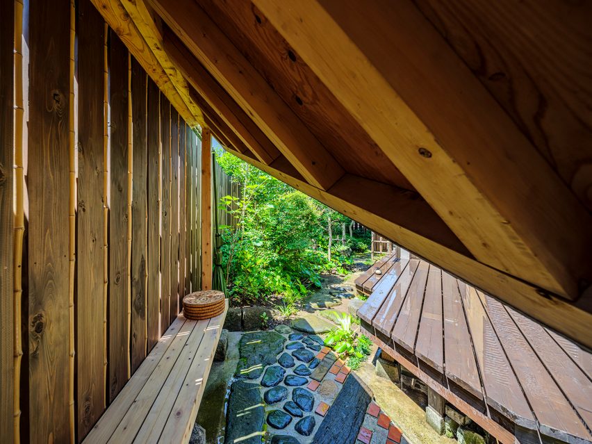 Sekiyuan tea room waiting area by Kurosawa Kawara-Ten