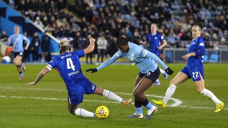 Man City trying to find an equaliser vs Chelsea