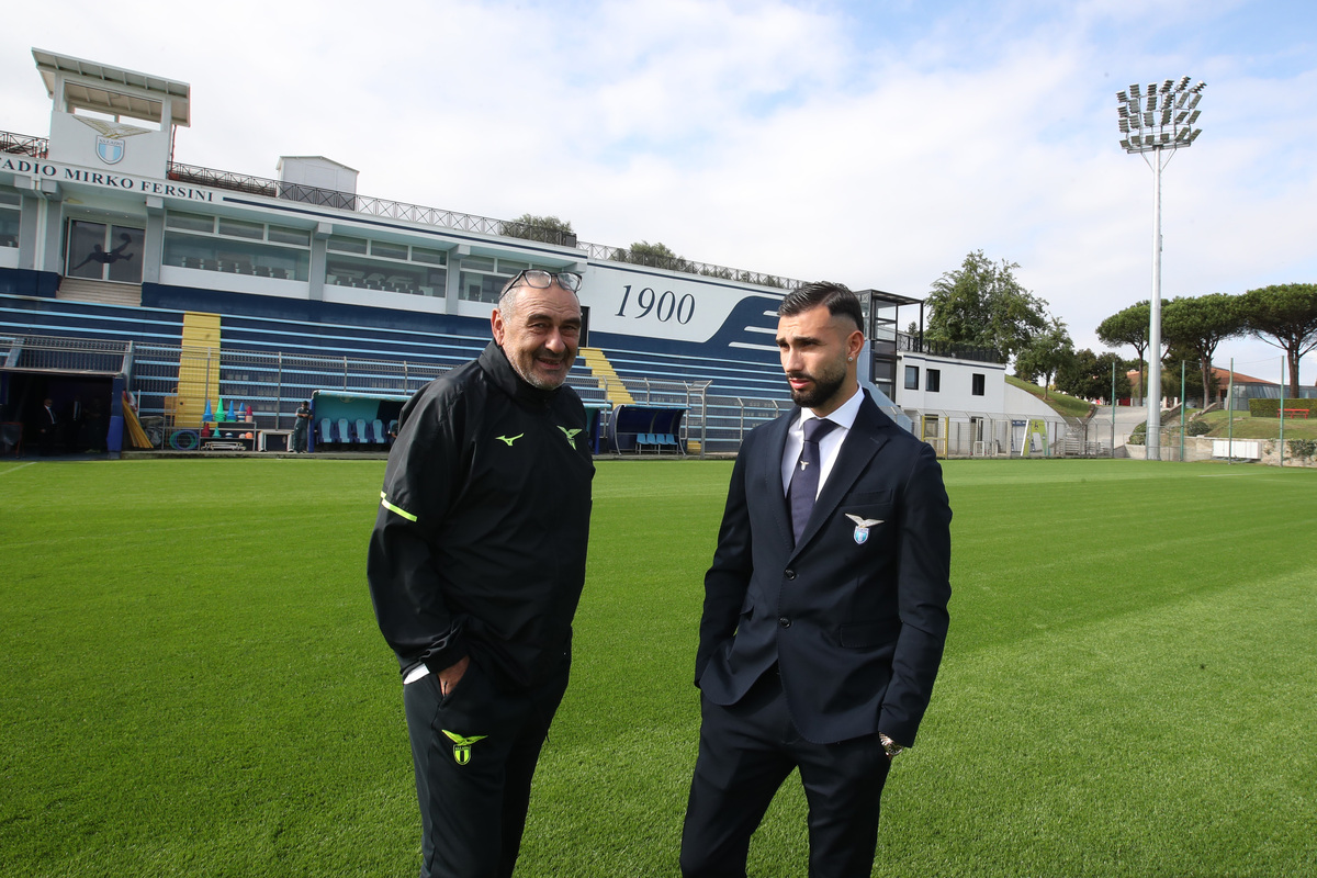 ROME, ITALY - OCTOBER 22: Maurizio Sarri and Valentin Castellanos of SS Lazio looks on during the SS Lazio Official team photo at Formello sport center on October 22, 2025 in Rome, Italy. (Photo by Paolo Bruno/Getty Images)