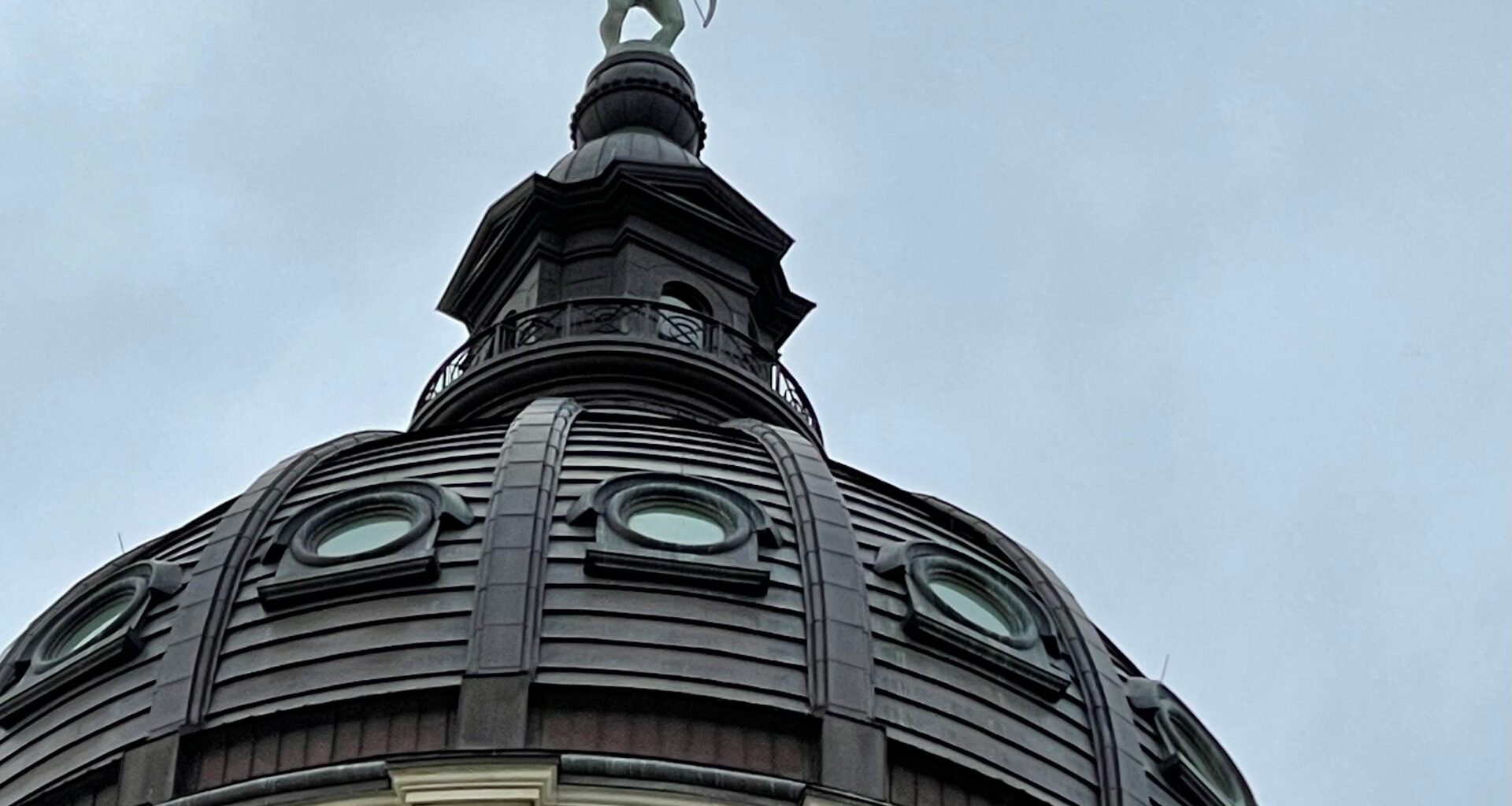 KS School Cellphone Ban Under Consideration - KSAL News