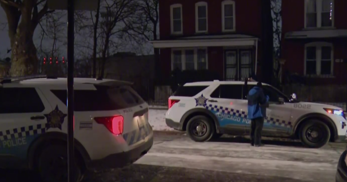 Man stabbed during attempted robbery in Englewood