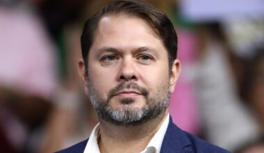 Gallego calls on Arizonans to be prepared after reports that ICE could target Phoenix