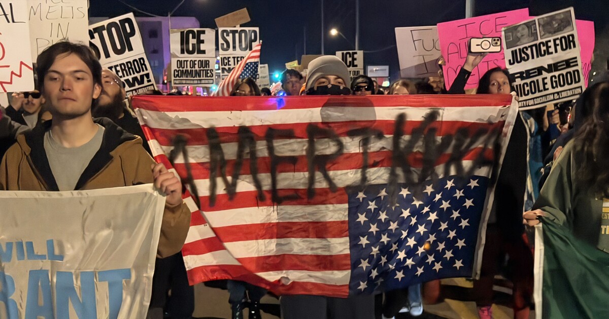 2nd night of protests in Phoenix after ICE agent killed woman in Minneapolis