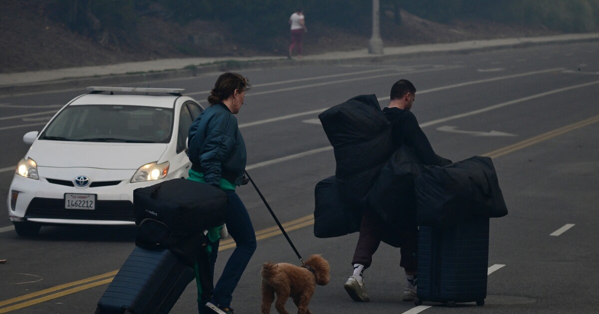How did LA transit riders evacuate from the fires?