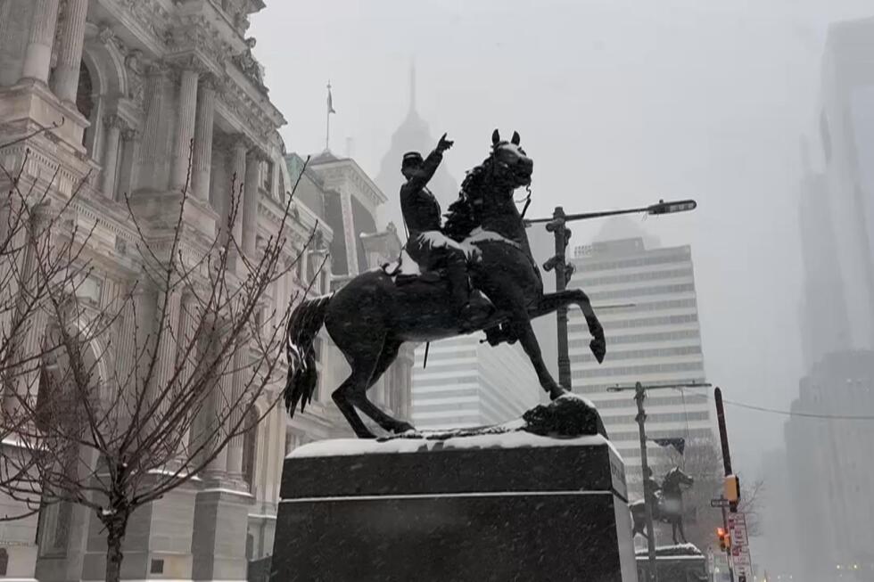 Heavy snow falls on Philadelphia as winter storm hits U.S.