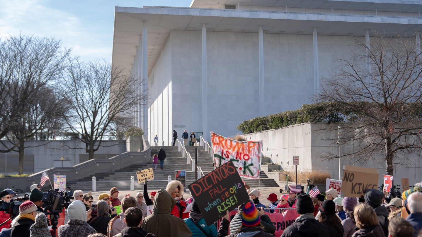 Singer Sonia De Los Santos cancels Kennedy Center concerts