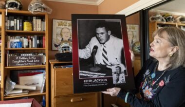 Family of Keith Jackson keeps his memory alive during Rose Bowl