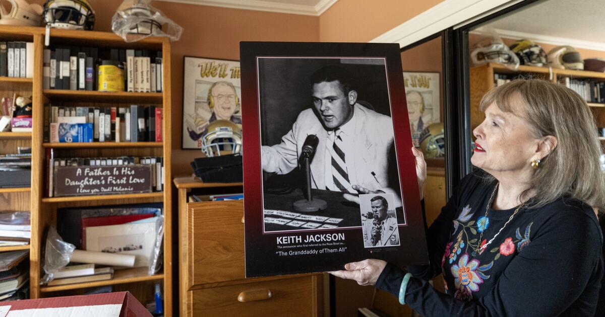 Family of Keith Jackson keeps his memory alive during Rose Bowl