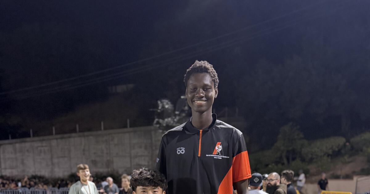 Prep talk: St. Francis standout golfer Jaden Soong meets 7-foot-4 classmate