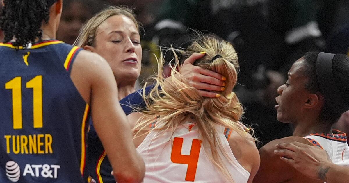 'Property of': How a fan got Fever's Sophie Cunningham to troll rival