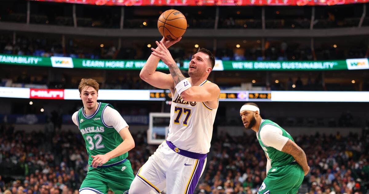 Luka Doncic scores 33, stays perfect against Mavericks in Lakers win
